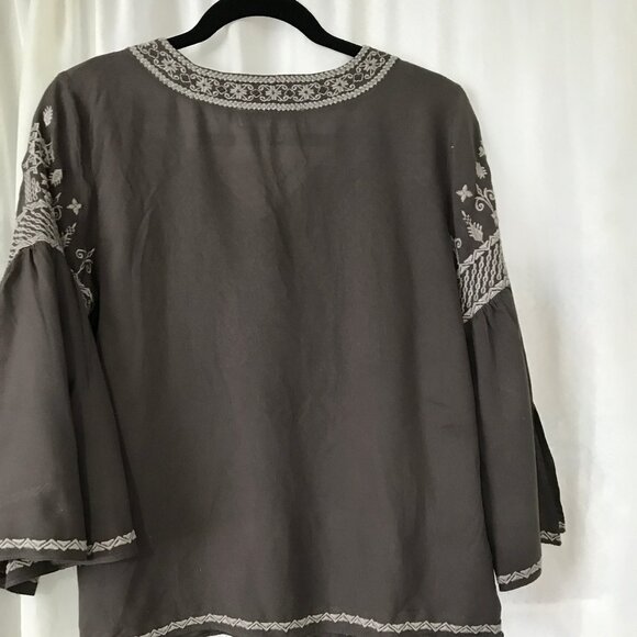 Boho Chelsea and Theodore Embroidered V-neck Top Small - Picture 9 of 12